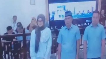 Para terdakwa dari kiri : terdakwa III, Widiana Tri Wibowo alias Widi alias Diana alias Dede, terdakwa II, Tajjalli Rahman Barson alias Jali, dan terdakwa I, Muhammad Al Gazali Rahman alias Deden masing-masing divonis 36 hukuman penjara dan denda Rp 200 juta, subsider 1 bulan penjara. Foto: Istimewa