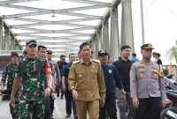 Sebagai bentuk empati Pemerintah Kabupaten Barito Utara (Pemkab Barut), Kalteng, terhadap musibah bencana banjir yang melanda sebagian besar kecamatan yang berada di wilayah setempat, Pj Bupati Muhlis beserta unsur FKPD, Asisten Setda, Kepala Perangkat Daerah, menyerahkan bantuan, Selasa, 22 April 2025. Foto: Diskominfosandi Barut