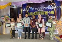 Peringatan Hari Kartini ke-146 di Kabupaten Tanah Laut (Tala), dimeriahkan dengan Malam Puncak yang digelar di Gedung Balairung Tuntung Pandang, Pelaihari, pada Selasa, 22 April 2025. Foto: M Lutfi Ashidiqi/1tulah.com