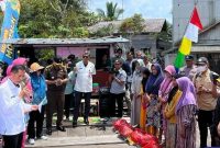 Penjabat (Pj) Bupati Barito Utara (Barut), Muhlis bersama unsur Forum Koordinasi Pimpinan Daerah (FKPD) setempat kembali melakukan peninjauan langsung ke lokasi banjir di beberapa wilayah terdampak, Rabu, 23 April 2025. Foto: Diskominfosandi Barut