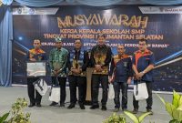 Wakil Bupati Tanah Laut, H Muhammad Zazuli saat membuka Musyawarah Kerja Kepala Sekolah (MKKS) tingkat SMP Se-Kalsel di Gedung Balairung Tuntung Pandang Pelaihari pada Jumat, 25 April 2025. Foto: M Lutfi Ashidiqi/1tulah.com