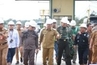 Pj Bupati Barito Utara (Barut), Kalteng, Muhlis didampingi asisten Sekda, unsur FKPD, kepala perangkat daerah, Camat Teweh Baru melakukan kunjungan kerja ke PT Perkasa Sawit Permai di Desa Hajak, Senin, 28 April 2025. Foto: Diskominfosandi Barut