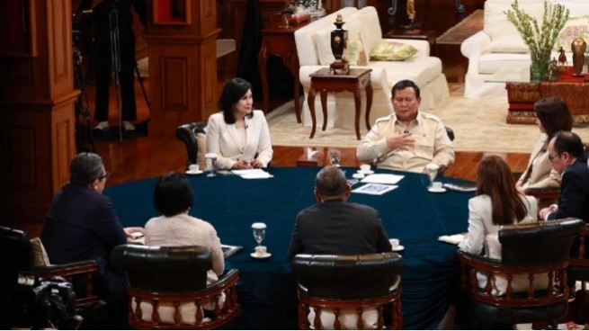 Momen Presiden Prabowo bertemu enam Pemred media dan satu news anchor TVRI. (bidik layar Instagram)