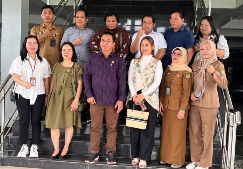 Sekretariat Dewan (Setwan) Kabupaten Barito Utara (Barut), menerima kunjungan kerja anggota DPRD Kutai Barat, di aula rapat kantor DPRD Barut, Selasa 29 April 2025. Foto: Setwan Barut
