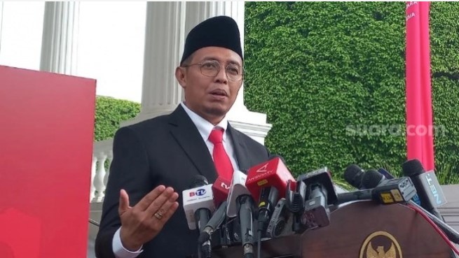 Kepala Kantor Komunikasi Kepresidenan Hasan Nasbi mengundurkan diri. (Suara.com/M. Yasir)