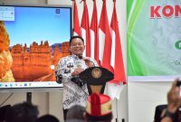Bupati Kapuas H. M. Wiyatno saat memberikan sambutan pada Konferensi Kabupaten Persatuan Guru Republik Indonesia (PGRI) Kapuas Masa Bakti XXIII Tahun 2025–2030 , bertempat di Aula Dinas Pendidikan Kabupaten Kapuas, Kamis (24/04/2025). (Firmansyah/1tulah.com)
