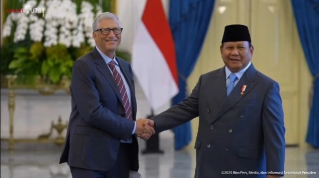 Presiden Prabowo Subianto menyambut langsung kunjungan pendiri Microsoft, Bill Gates di Istana Merdeka, Jakarta pada Rabu (7/5/2025) pagi ini. (Tangkapan layar/Novian)