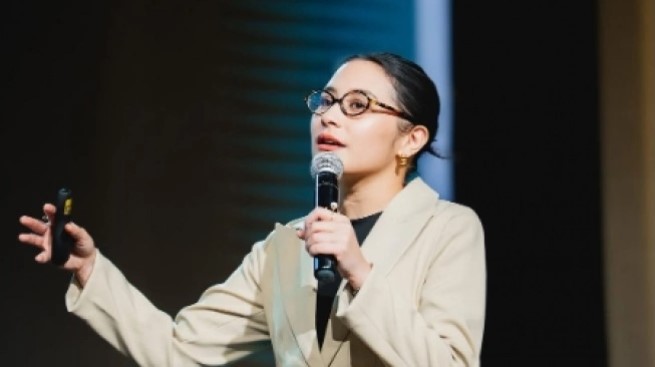 Gaya Prilly Latuconsina Ngajar Usia Jadi Dosen Tetap. (Instagram/prillylatuconsina96)