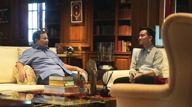 Prabowo Buka Peluang Bertemu Jenderal Try Sutrisno dkk, Nasib Wapres Gibran di Ujung Tanduk? 
(sumber: suara.com)