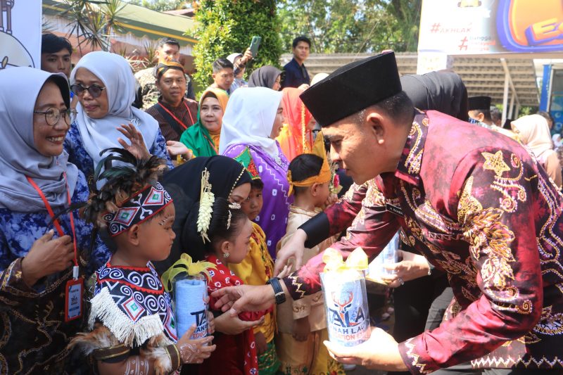 Bupati Tanah Laut (Tala), H Rahmat Trianto, mengajak seluruh elemen masyarakat untuk berpartisipasi aktif dalam memajukan dunia pendidikan Tala..Foto: M lutfi Ashidiqi/1tulah.com