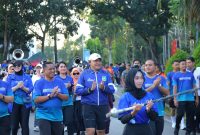 Bupati Tanah Laut (Tala), H Rahmat Trianto, meluncurkan logo Pekan Olahraga Provinsi (Porprov) XII dan Pekan Paralimpik Provinsi (Peparprov) V Kalsel 2025 di Bundaran Kompleks Perkantoran di Pelaihari, Minggu, 11 Mei 2025. Foto: M Lutfi Ashidiqi/1tulah.com