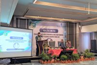 Bupati Tanah Laut (Tala), H Rahmat Trianto, menutup kegiatan High Level Meeting Bank Kalsel dalam rangka kerja sama penggunaan kartu kredit pemerintah di lingkup Pemkab Tala, yang dilaksanakan di Hotel Harper Banjarmasin, Kamis, 15 Mei 2025. Foto: M Lutfi Ashidiqi/1tulah.com