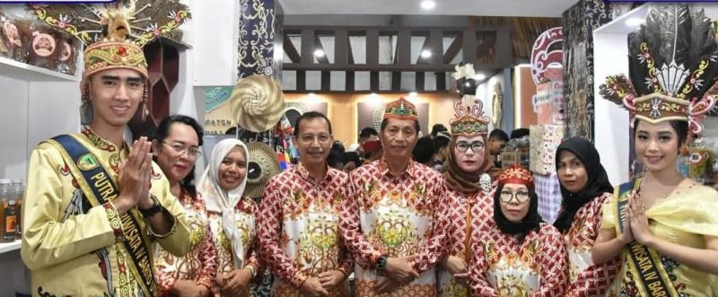 Pemerintah Kabupaten (Pemkab) Barito Utara (Barut), melalui Dinas Perdagangan dan Perindustrian turut ambil bagian dalam Kalteng Expo 2025 yang digelar di Stadion Tuah Pahoe, Kota Palangka Raya. Foto: Diskominfosandi Barut