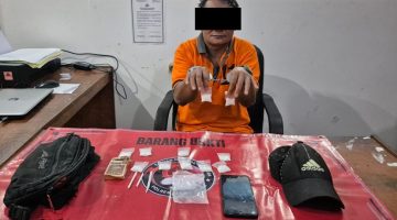 Pelaku pria berinisial YL (43), warga Muara Tuhup, Kecamatan Laung Tuhup, Kabupaten Murung Raya saat diamakan dengan barang bukti sabu dan lainnya, Selasa, 20 Mei 2025. Foto: Humas Polres Barut