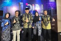 Pemerintah Kabupaten (Pemkab) Tanah Laut (Tala) kembali mencatatkan prestasi gemilang di tingkat nasional dengan menerima penghargaan bergengsi Digital Innovation in Public Services dalam ajang DIA Digital Innovation Award 2025. Foto: MC Tala