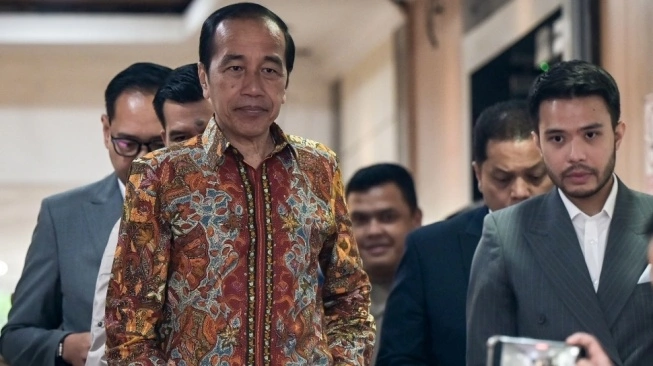 Presiden ke-7 RI, Joko Widodo atau Jokowi lapor Polda Metro Jaya terkait kasus tuduhan ijazah palsu. (sumber: suara.com)