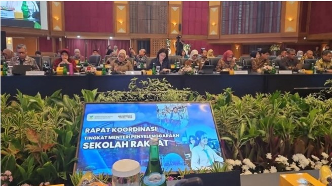 Suasana Rapat Koordinasi Pengadaan Guru dan Tenaga Kependidikan Sekolah Rakyat di Gedung Kemensos, Jakarta, Kamis 15 Mei 2025. Dalam kesempatan itu, pemerintah berfokus pada dua hal untuk menyiapkan penyelenggaraan Sekolah Rakyat. [Suara.com/Lilis Varwati]