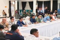 Anggota KPU RI, Idham Holik saat memberikan sosialisasi pada rakor KPU barut, Minggu(25/5/2025).Foto. Deni/1tulah.com