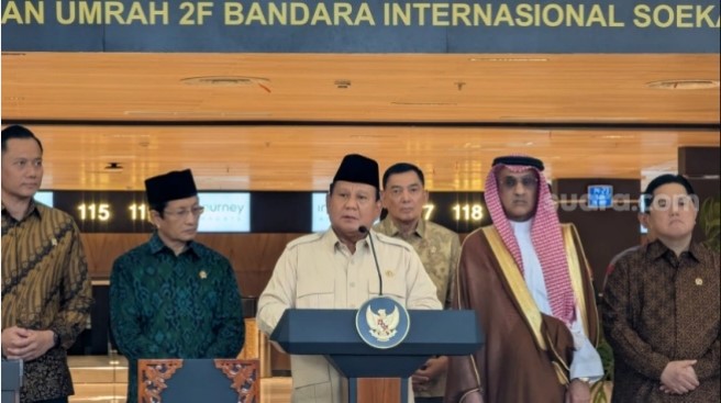 Presiden Prabowo Subianto saat meresmikan Terminal Khusus haji-umrah di Bandara Soekarno-Hatta, Minggu (4/5/2025). (Suara.com/Novian)