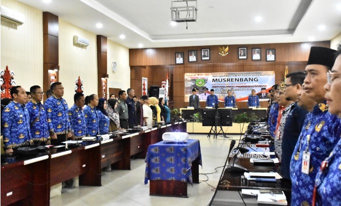  Pemerintah Kabupaten Kapuas menggelar Musyawarah Rencana Pembangunan (Musrenbang) Rencana Kerja Pemerintah Daerah (RKPD) Kabupaten Kapuas Tahun 2026, di aula Bappelitbangda Kapuas, Senin (17/3/2025). Foto.Firmansyah/1tulah.com