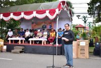 Pj. Bupati Kapuas H. Darliansjah saat memberikan sambutan pada acara launching Kapuas Bugar dan Juara, bertempat di area Stadion Panunjung Tarung, Senin (20/01/2024) pagi. Foto. Firmansyah/1tulah.com