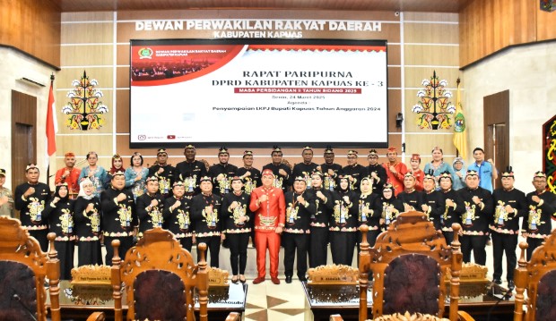 Dewan Perwakilan Rakyat Daerah (DPRD) Kapuas menggelar Rapat Paripurna Ke-3 masa sidang II Tahun Sidang 2025, dengan agenda Penyampaian Laporan Keterangan Pertanggung Jawaban (LKPJ) Kepala Daerah Tahun Anggaran 2024, di Ruang Rapat Paripurna DPRD Kapuas, Senin (24/3/2025).foto.Firmansyah/1tulah.com