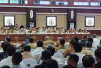 Pj Bupati Kapuas H Darliansjah saat mengikuti Rapat Koordinasi (Rakor) Persiapan Cetak Sawah dan Swasembada Jagung di Aula Jayang Tingang, Kantor Gubernur Kalteng, Selasa (7/1/2025). Foto.Firmansyah/1tulah.com