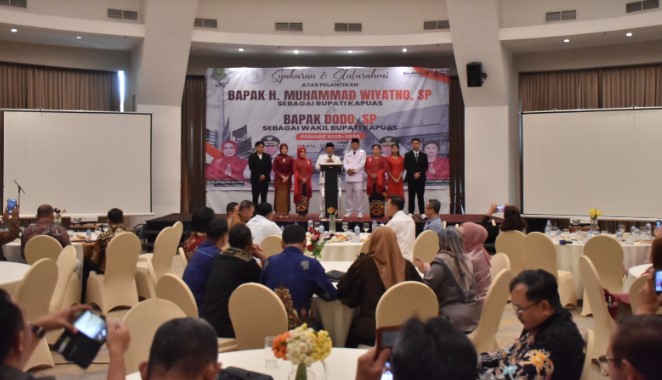 Pemerintah Kabupaten Kapuas gelar Syukuran dan Silaturrahmi usai Bupati dan Wakil Bupati Kapuas HM Wiyatno dan Dodo resmi dilantik oleh Presiden Republik Indonesia Prabowo Subianto di Istana Negara.Acara tersebut digelar di Aula Pertemuan Hotel Yuan Garden Jakarta, Kamis 20 Februari 2025 siang. Foto. Firmansyah/1tulah.com
