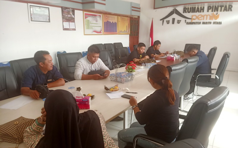Komisi Pemilihan Umum (KPU) Barito Utara (Barut), Kalteng, melakukan evaluasi terhadap kinerja seluruh anggota Panitia Pemilihan Kecamatan (PPK) di 9 kecamatan menjelang pelaksanaan pemungutan suara ulang (PSU) Pilkada 2024. Foto: Istimewa