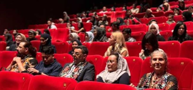 Anggota DPRD Kalteng yang juga Ketua DPW Partai Nasdem Kalteng Faridawaty Darland Atjeh. Bersama Anggota Parlemen Majelis Agung Turki, Serkan Bayram. Saat menghadiri gala premiere film inspiratif Bugday Tanesi (A Piece of Grain) di Studio 1-XXI Palma Palangka Raya, Sabtu (14/6/2025)Foto:Istimewa