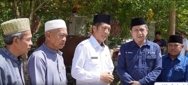 Melalui Sekretaris Daerah, Muhlis, Pemerintah Kabupaten (Pemkab) Barito Utara (Barut), Kalteng, menerima bantuan hewan kurban sebanyak 30 ekor sapi dari Pemerintah Provinsi Kalimantan Tengah (Pemprov Kalteng), Rabu, 4 Juni 2025. Foto: Diskominfosandi Barut