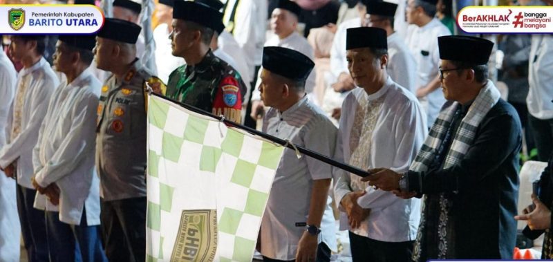 Pj Bupati Barito Utara (Barut), Kalteng, Indra Gunawan melepas secara resmi peserta pawai takbir mobil hias dan jalan kaki dalam rangka memeriahkan hari raya Iduladha 1446 Hijriah yang dilaksanakan di Bundaran Bupati Muara Teweh, Kamis 5 Juni 2025. Foto: Diskominfosandi Barut