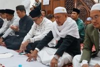 Pj Bupati Barito Utara (Barut), Kalteng, Indra Gunawan, melaksanakan Salat Iduladha 1446 Hijriah bersama jajaran perangkat daerah dan masyarakat di Masjid Raya Shiratal Mustaqim, Muara Teweh, Jumat, 6 Juni 2025. Foto: Diskominfosandi Barut