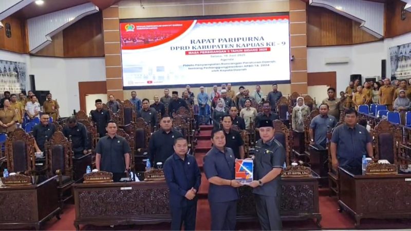Rapat Paripurna DPRD Kapuas, Eksekutif Sampaikan Raperda Pertanggungjawaban APBD 2024
