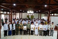 Dalam langkah strategis memperkuat sinergi dan harmonisasi, Pemerintah Kabupaten (Pemkab) Tanah Laut (Tala) dan Majelis Ulama Indonesia (MUI) setempat menandai babak baru kerja sama dengan pengukuhan pengurus MUI Tala periode 2025–2030. Foto: MC Tala