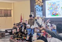 Bupati Tanah Laut (Tala), H Rahmat Trianto, secara resmi melantik Pokja Bunda Paud Tala, di Gedung Serantang Saruntung Pelaihari, pada Senin, 16 Juni 2025. Foto: M Lutfi Ashidiqi/1tulah.com