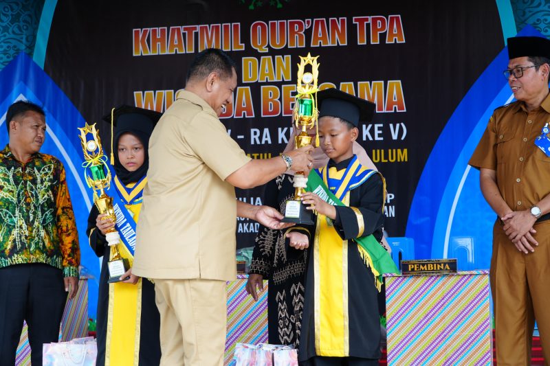 Pelaksanaan wisuda santri RA, TPA, dan MI Nahdlatul Ulama Darul Ulum Desa Bukit Mulia, Kintap, Kabupaten Tanah Laut (Tala), pada Senin, 16 Juni 2025. Foto: MC Tala