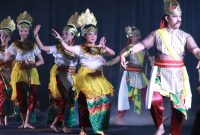 Festival Karya Tari Daerah (FKTD) Tingkat Kabupaten Tanah Laut (Tala) secara resmi dibuka oleh Asisten Bidang Pemerintahan dan Kesejahteraan Rakyat, Hairul Rizal, di Balairung Tuntung Pandang pada Rabu, 18 Juni 2025. Foto: MC Tala