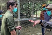 Penjabat (Pj) Bupati Barito Utara (Barut), Kalimantan Tengah, Indra Gunawan, bersama Sekda Muhlis dan jajaran kepala perangkat daerah melakukan kunjungan kerja (kunker) ke Yayasan Kalaweit Indonesia yang berada di kawasan Hutan Pararawen, Teweh Tengah, Sabtu, 21 Juni 2025. Foto: Diskominfosandi Barut