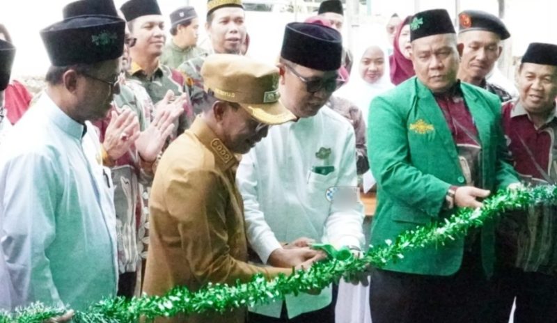 Bupati Mura Heriyus saat meresmikan kantor PCNU Mura