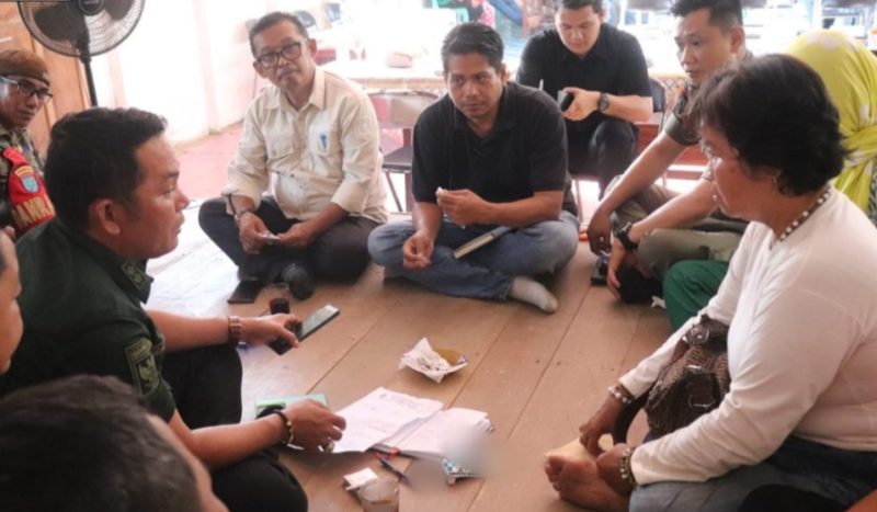 Wabup Mura Rahmanto saat menemui warga