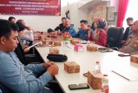 Komisi Pemilihan Umum (KPU) Barito Utara (Barut), Kalimantan Tengah, melaksanakan rapat koordinasi (rakoor) sosialisasi dengan materi tentang kampanye dan dana kampanye pemungutan suara ulang (PSU) Pilkada 2024 di Aula Ruang Pintar Pemilu, Kantor Sekretariat KPU setempat, Selasa sore, 17 Juni 2025. Foto: Istimewa