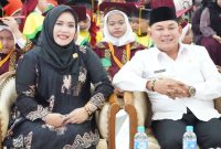 Wabup Mura Rahmanto Muhidin dan istri