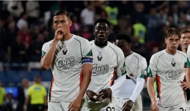 Pemain keturunan Timnas Indonesia, Jay Idzes, tengah menjadi perbincangan hangat di bursa transfer Serie A Italia 2025-2026. Bek tengah yang saat ini tengah bersinar bersama Venezia FC tersebut diberitakan selangkah lagi akan bergabung dengan Udinese. (IG Jay Idzes)