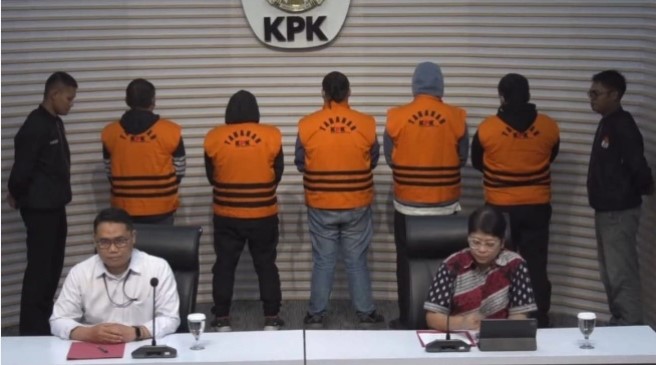 KPK menggelar konferensi pers kasus OTT proyek jalan di Sumut. [Tangkapan Layar Youtube]