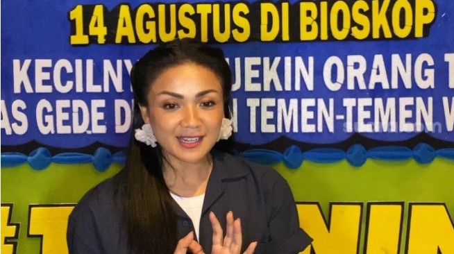 Nirina Zubir dalam sebuah wawancara di kawasan Cikini, Jakarta, Rabu, 4 Juni 2025. [Suara.com/Adiyoga Priyambodo]