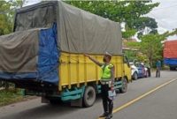 Satlantas Polres Pasaman Tindak Truk Odol. [Ist]