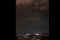 Potongan gambar video detik-detik Iran melancarkan serangan ke Kota Haifa yang diduduki Israel. (bidik layar video)