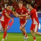 Pesepak bola Timnas Indonesia Ole Romeny (tengah) berselebrasi bersama rekan setimnya usai mencetak gol ke gawang Timnas Bahrain dalam pertandingan Grup C putaran ketiga Kualifikasi Piala Dunia 2026 zona Asia di Stadion Utama Gelora Bung Karno (sumber: suara.com)