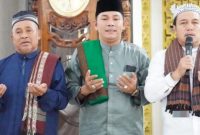 WAbup Mura Rahmanto Muhidin (tengah)